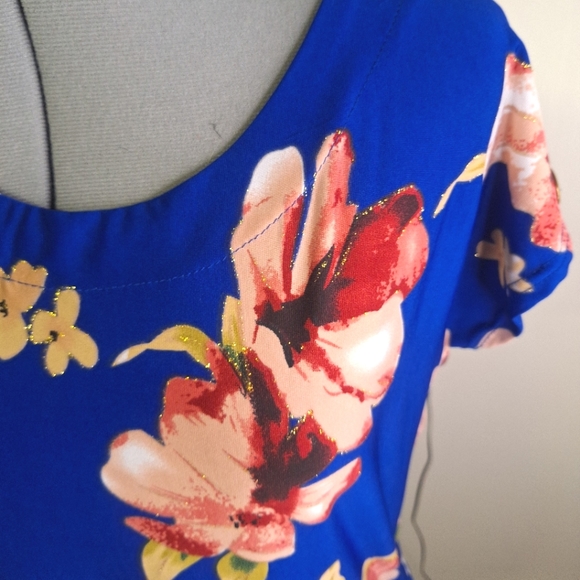 Jon & Anna Royal Blue Floral Top Size Small - Picture 3 of 8
